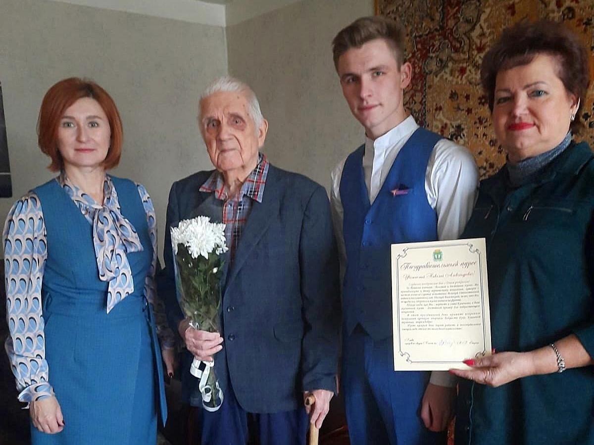 98 лет исполнилось фронтовику, почетному гражданину Кинешмы Николаю Иванову