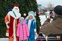 Дед Мороз и Снегурочка дарили жителям Кинешмы календари от Кинешемец.RU