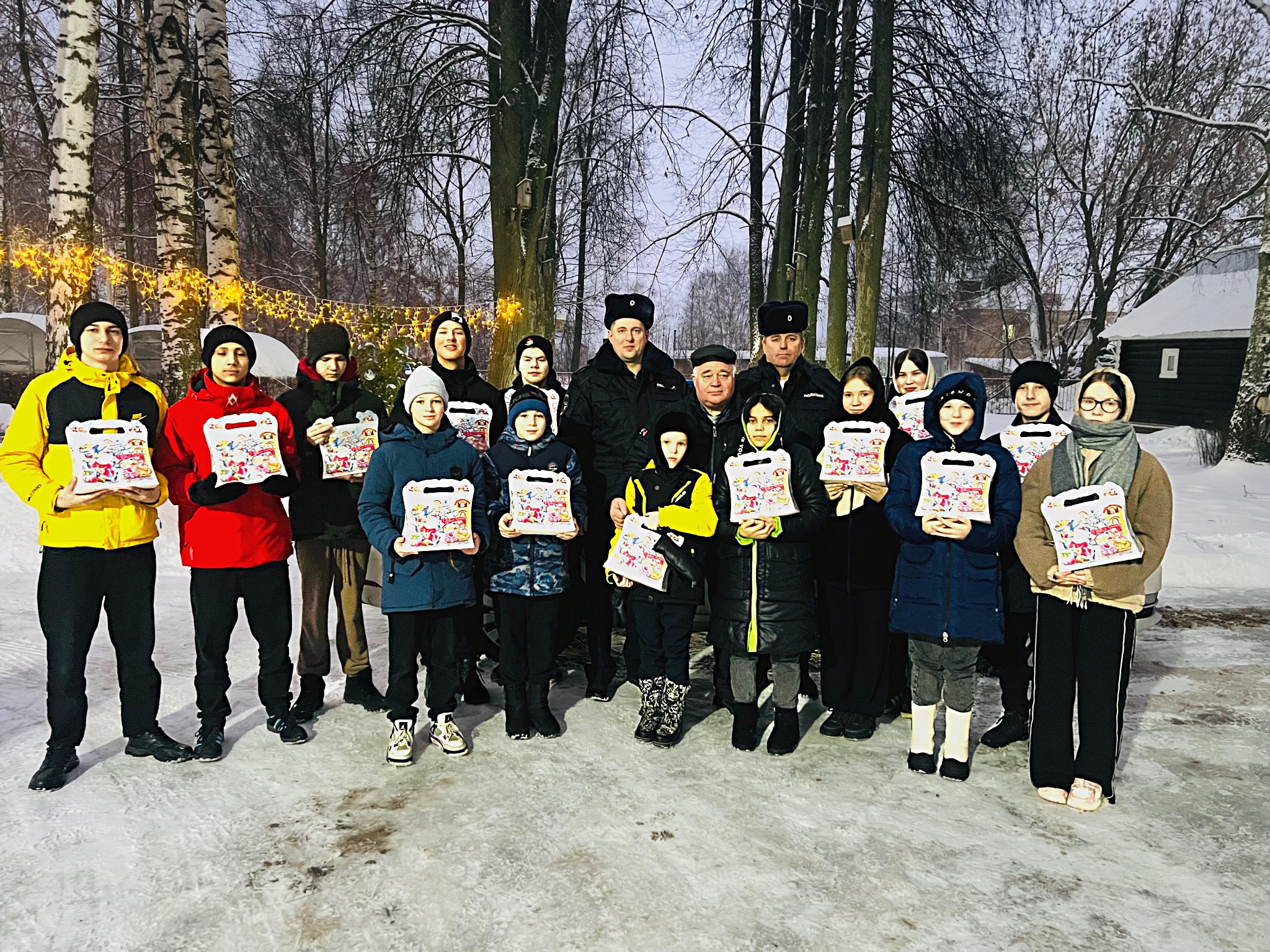 Накануне Нового года сотрудники Госавтоинспекции посетили Кинешемский детский дом