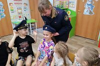 Сотрудник ИК-3 рассказала воспитанникам детского сада о своей профессии