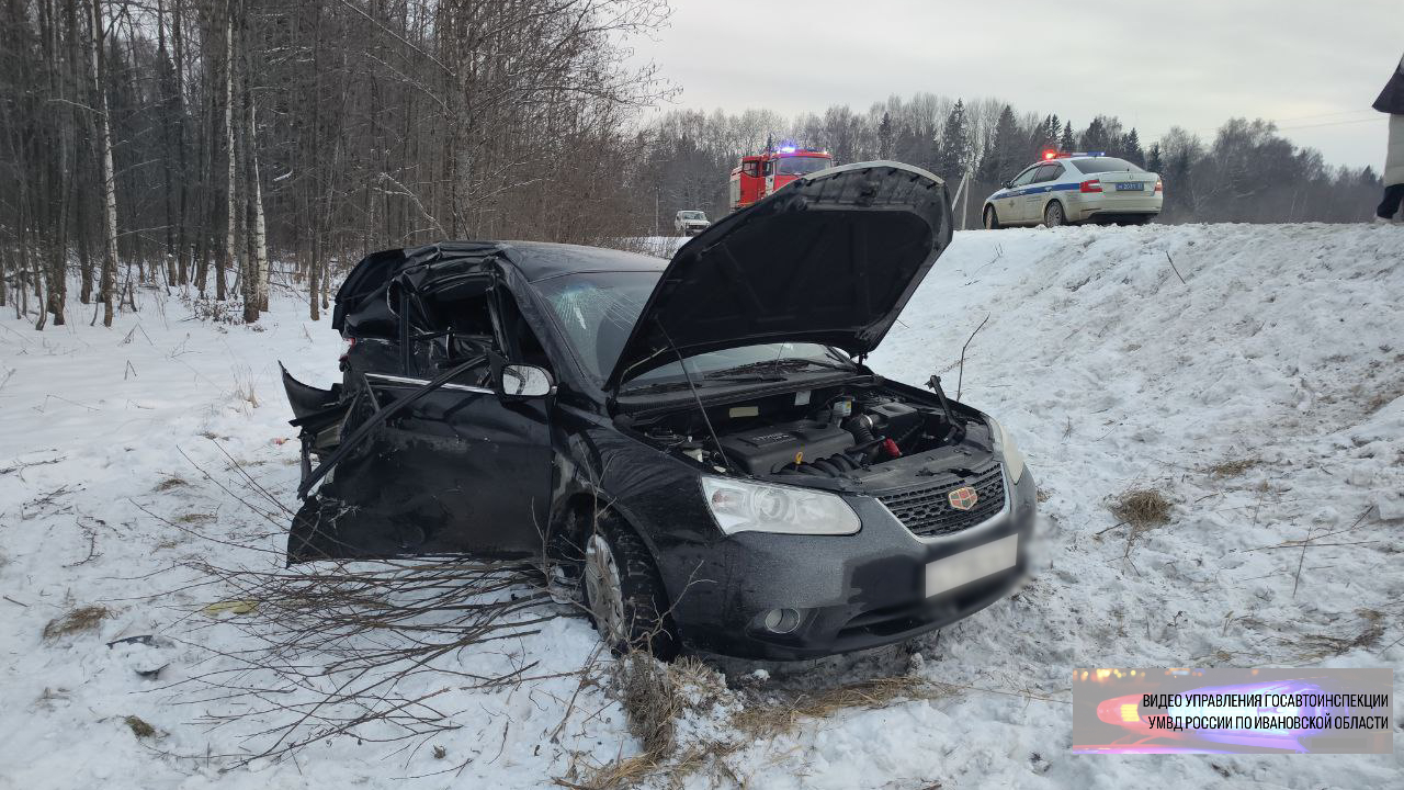 В лобовом столкновении двух иномарок в Родниковском районе погиб мужчина