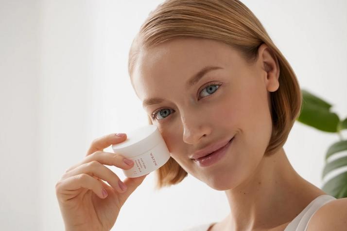 Как правильно сочетать крем для лица с другими уходовыми средствами?
