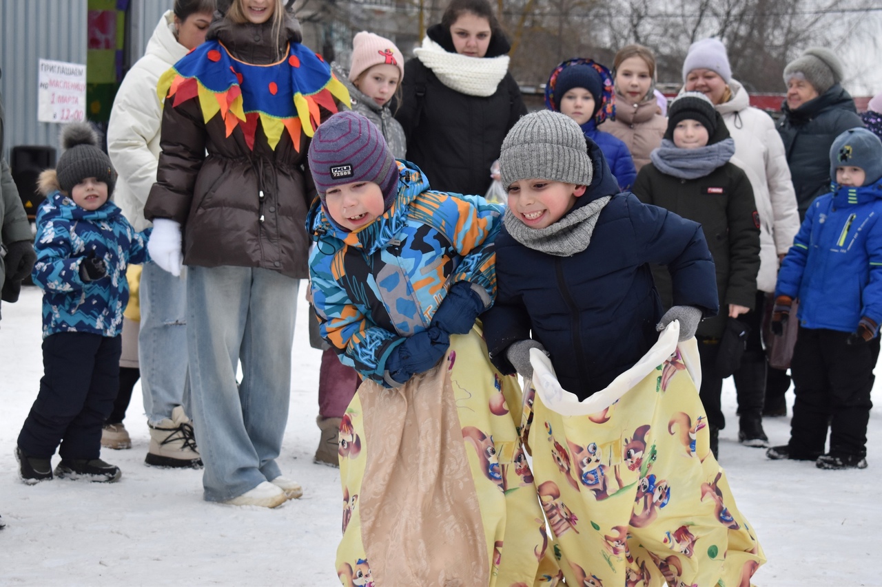 В микрорайонах «Поликор», «ДХЗ» и «Автоагрегат» прошли масленичные гулянья
