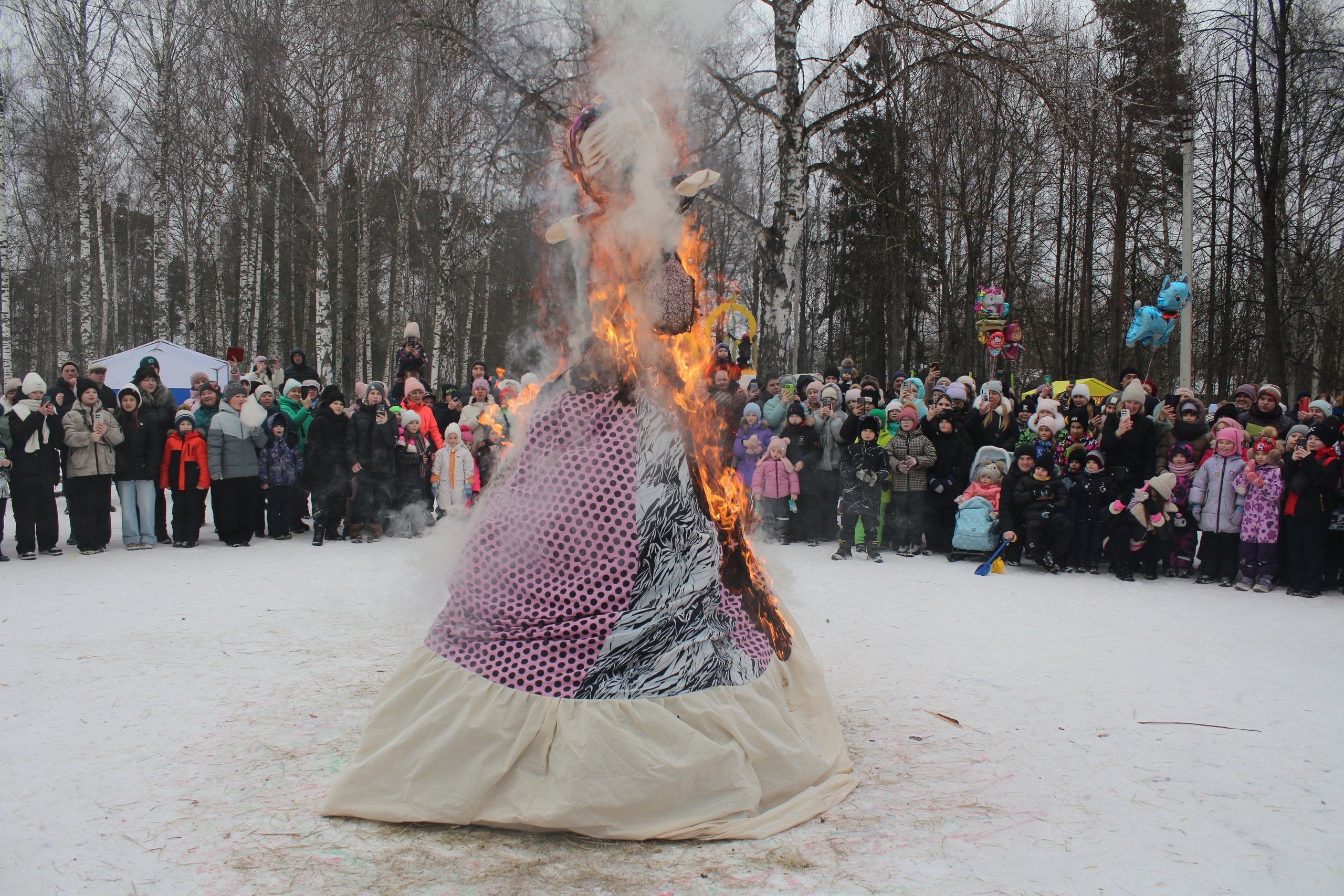 В парке у бывшего КЮМа состоялись масленичные гулянья