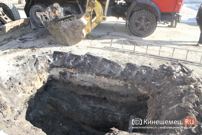 На улице Текстильной прорвало водопровод
