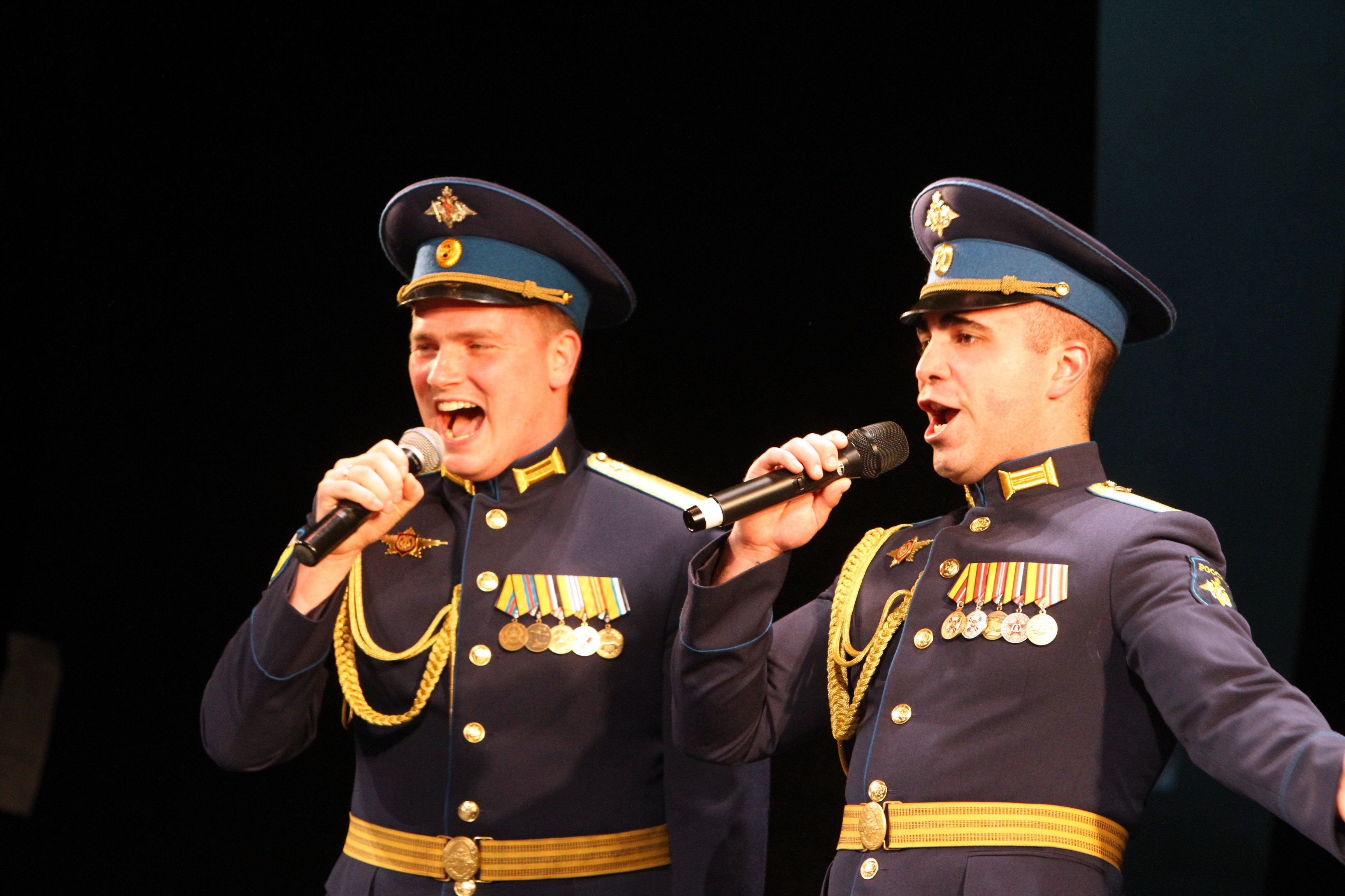 В Кинешме выступил легендарный Ансамбль песни и пляски ВДВ