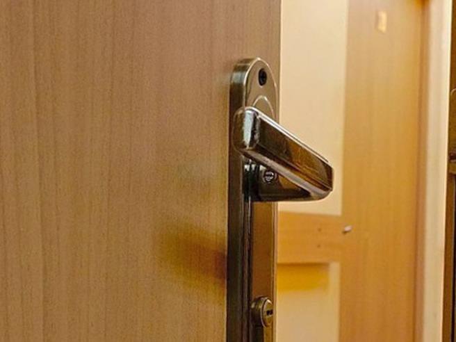 Как выбрать межкомнатные двери: обзор материалов, конструкций и современных трендов