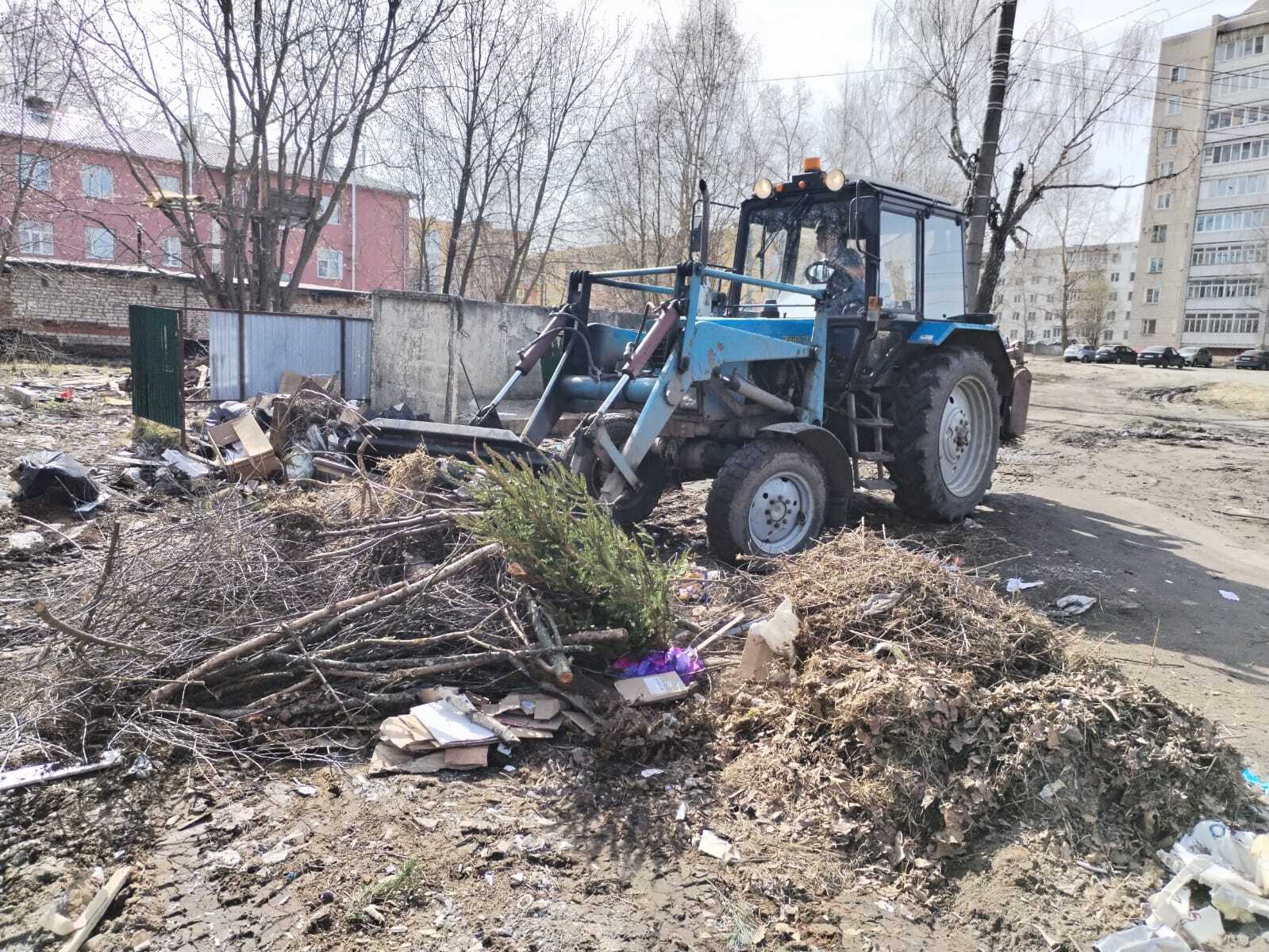 УГХ активно убирает Кинешму от смёта и мусора