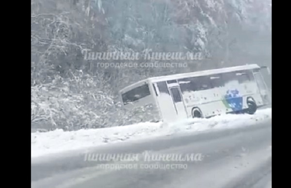 Автобус санатория «Решма» улетел в кювет