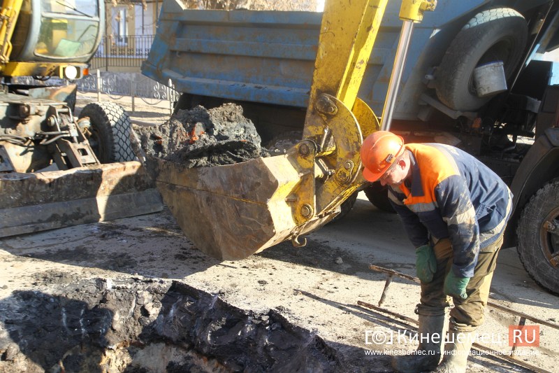 В 3-м Свободном проезде прорвало водопровод