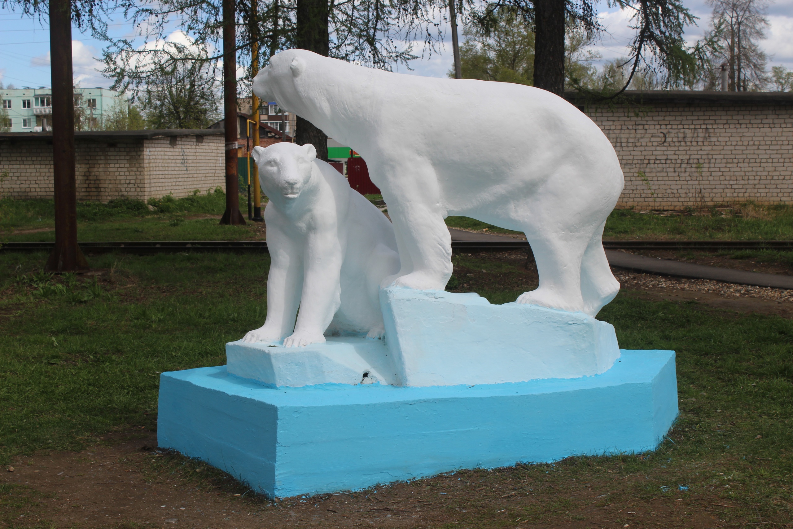 Сквер на улице Бобрыкина приведен в порядок