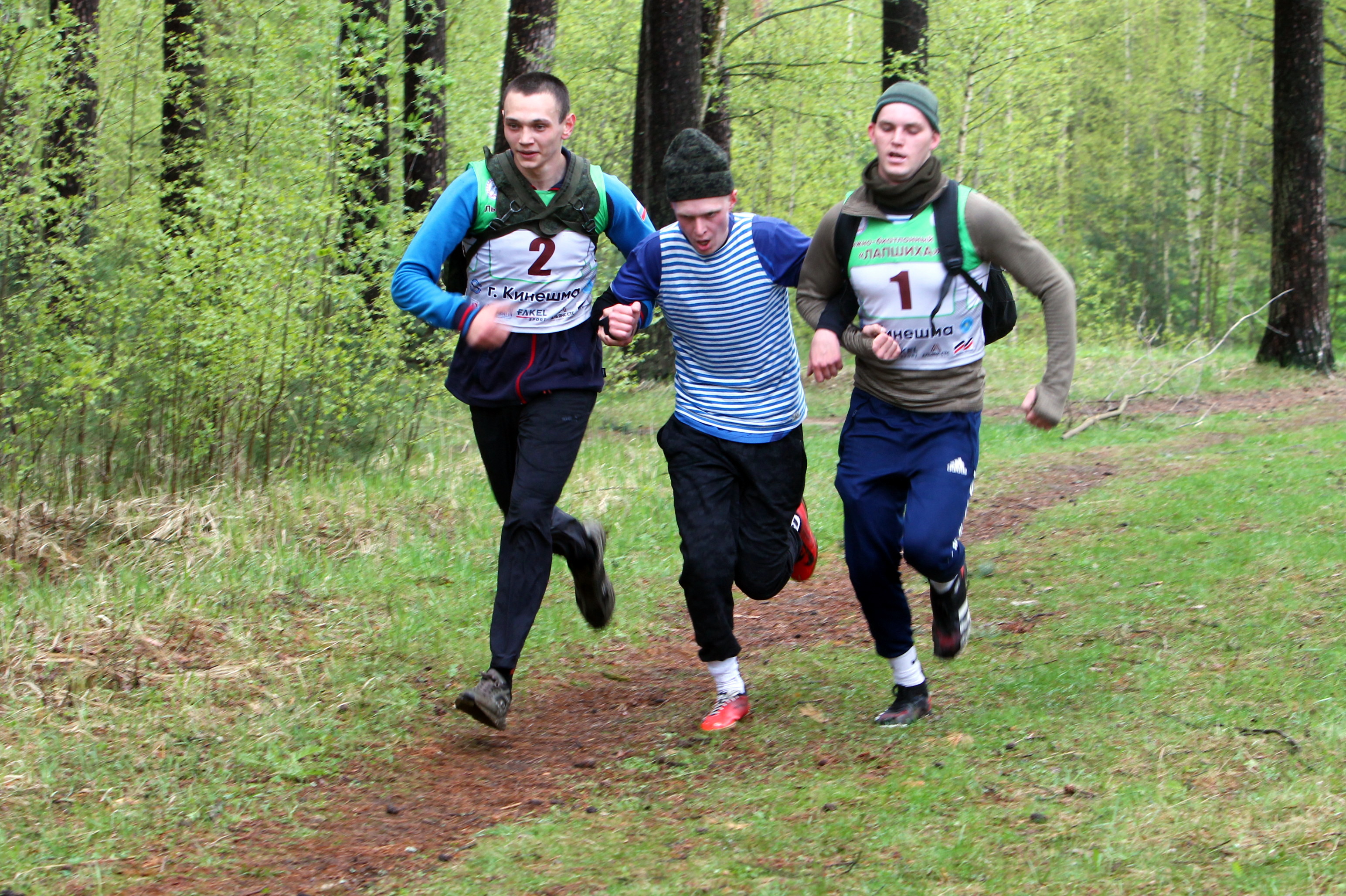 В Кинешме в 8-й раз пробежали десантный марш-бросок и кросс «Тропой разведчика»