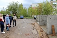 В Кинешме приступили к установке новых контейнерных площадок