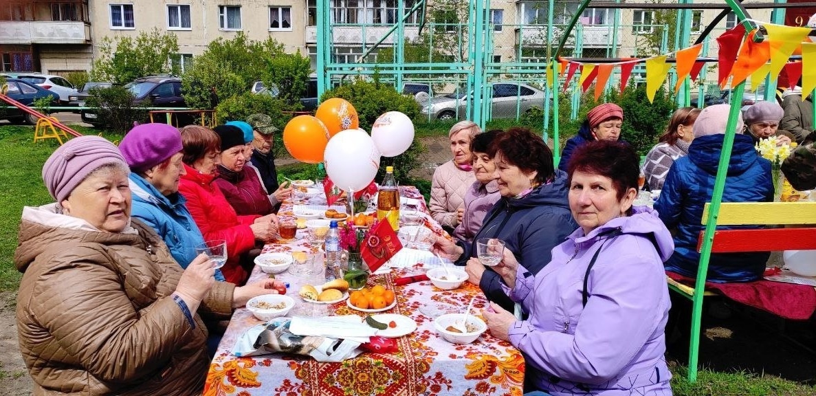 Жители микрорайона «Поликор» отпраздновали День Победы