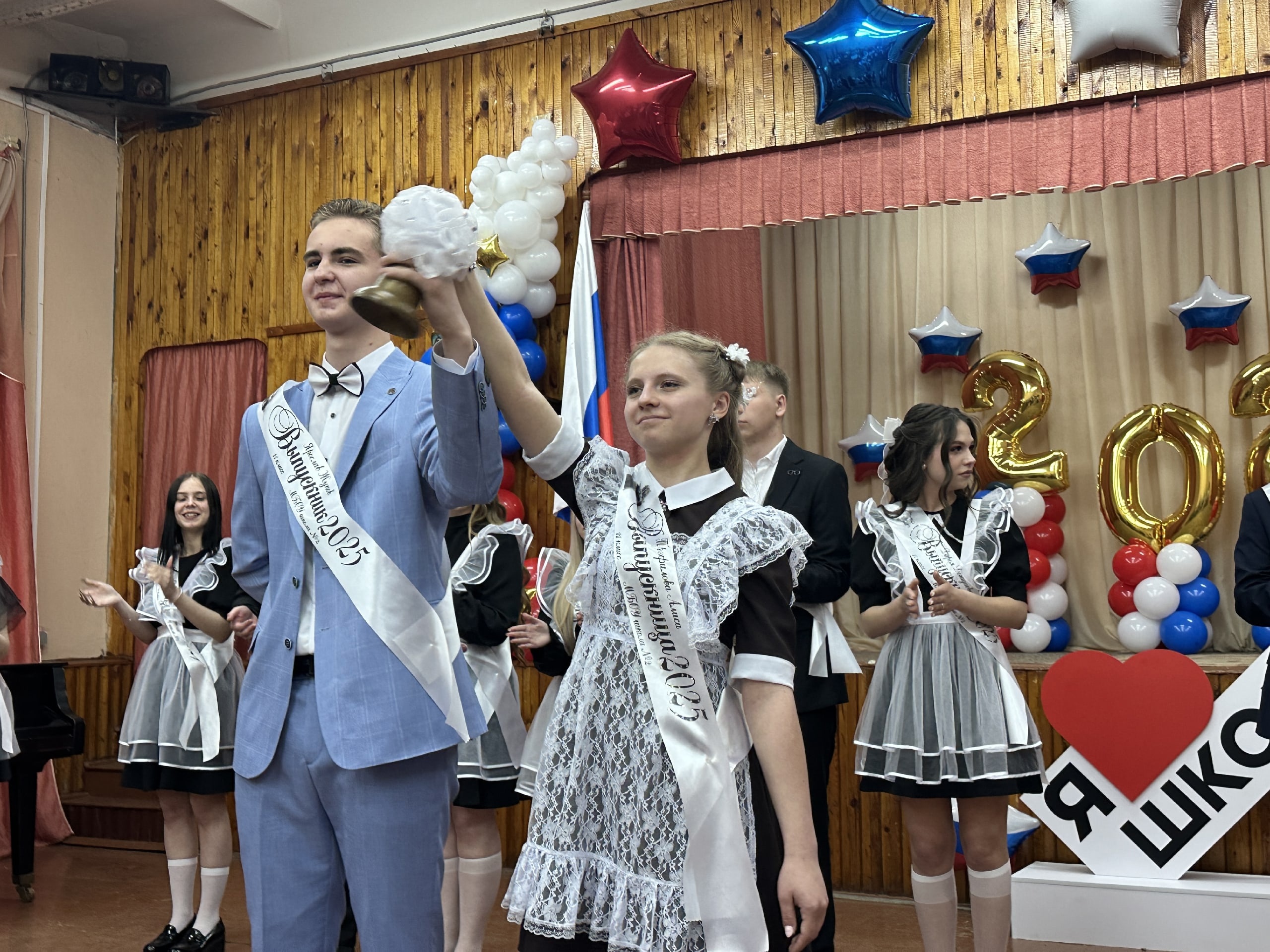 В школе №2 прошел праздник Последнего звонка