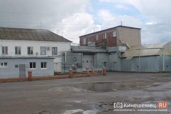 Жена, прибывшая на свидание к мужу в ИК-4, пыталась пронести мефедрон и гашиш