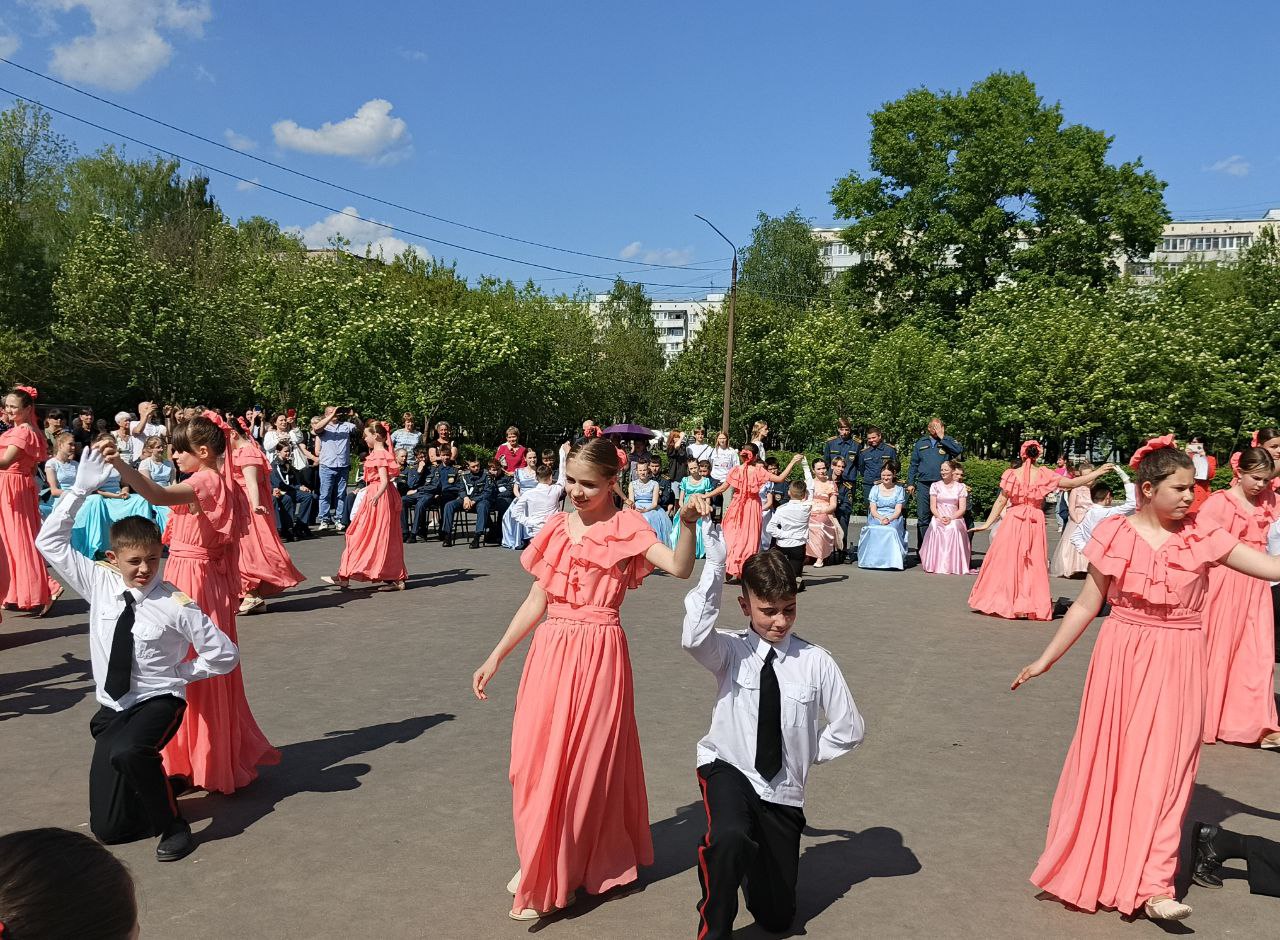 В школе №18 состоялся кадетский бал