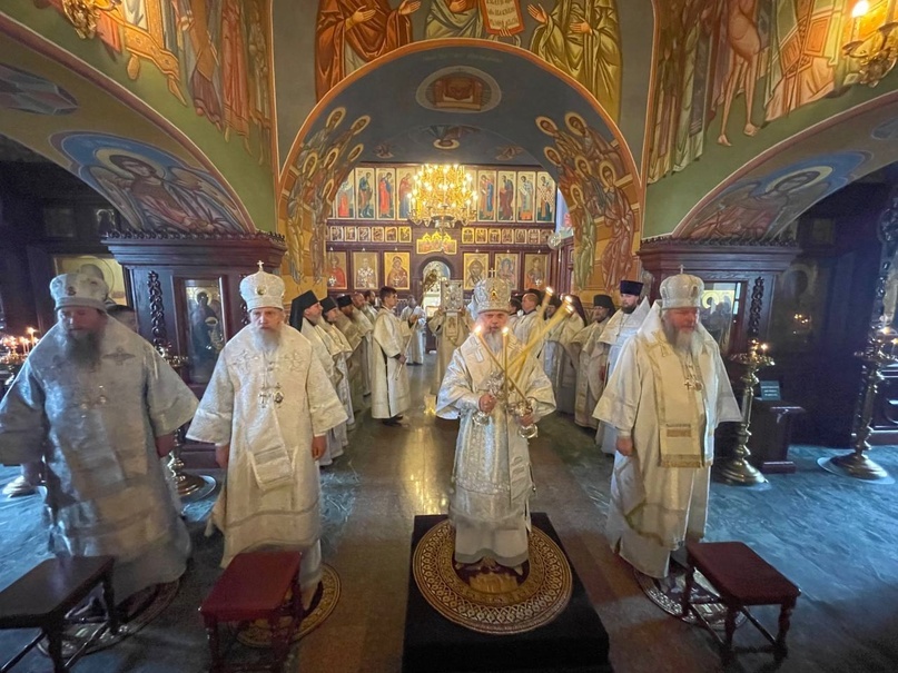 Митрополит Иосиф прочитал молитву о Святой Руси.