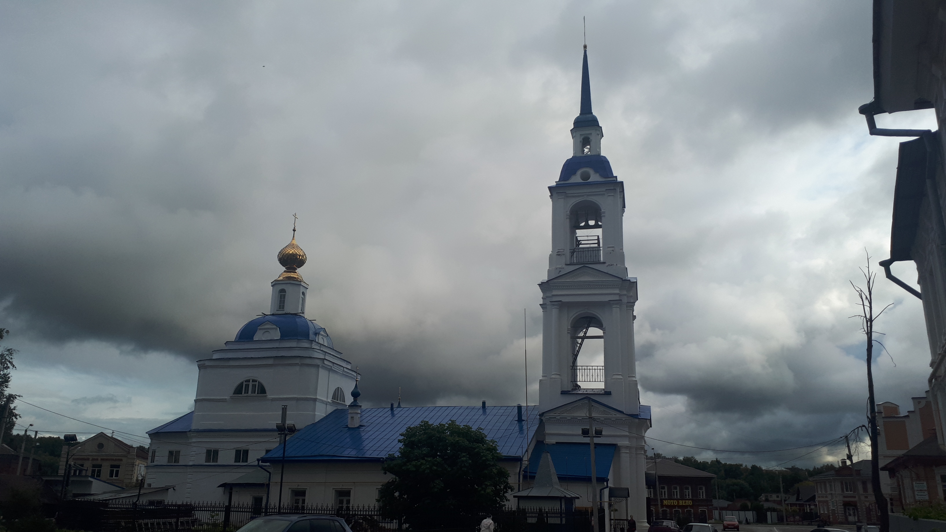 Из-за непогоды отменен благотворительный концерт на стрелке у Никольского моста