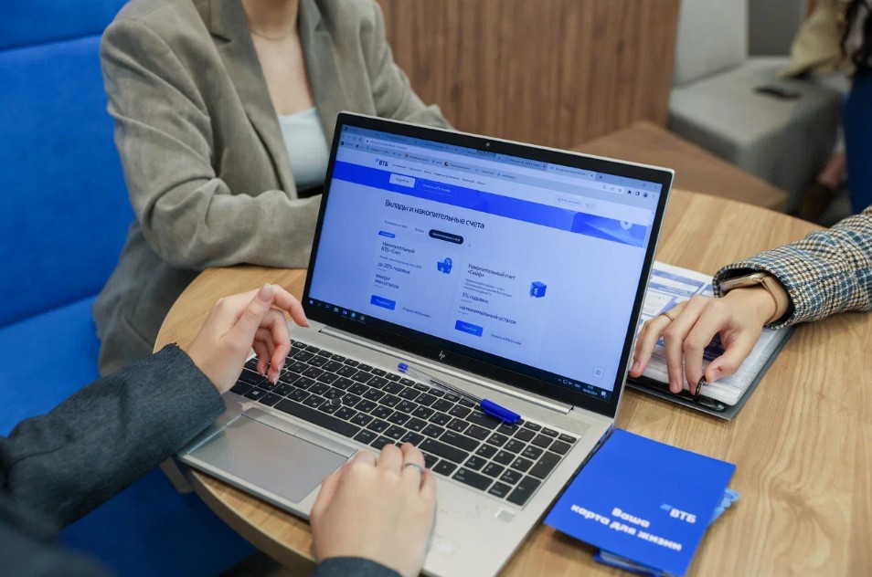 К концу 2025 года сбережения россиян приблизятся к 70 трлн рублей