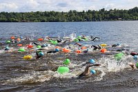 Более 200 спортсменов приняли участие в заплыве Swimcup на Волге