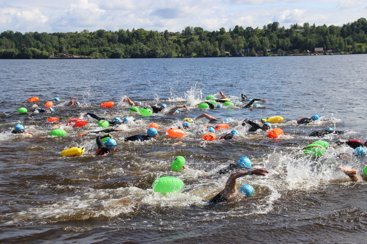 Более 200 спортсменов приняли участие в заплыве Swimcup на Волге