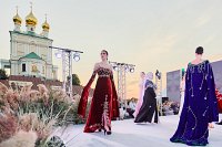 Более 80 зарубежных и российских коллекций представили на фестивале моды «Льняная палитра»