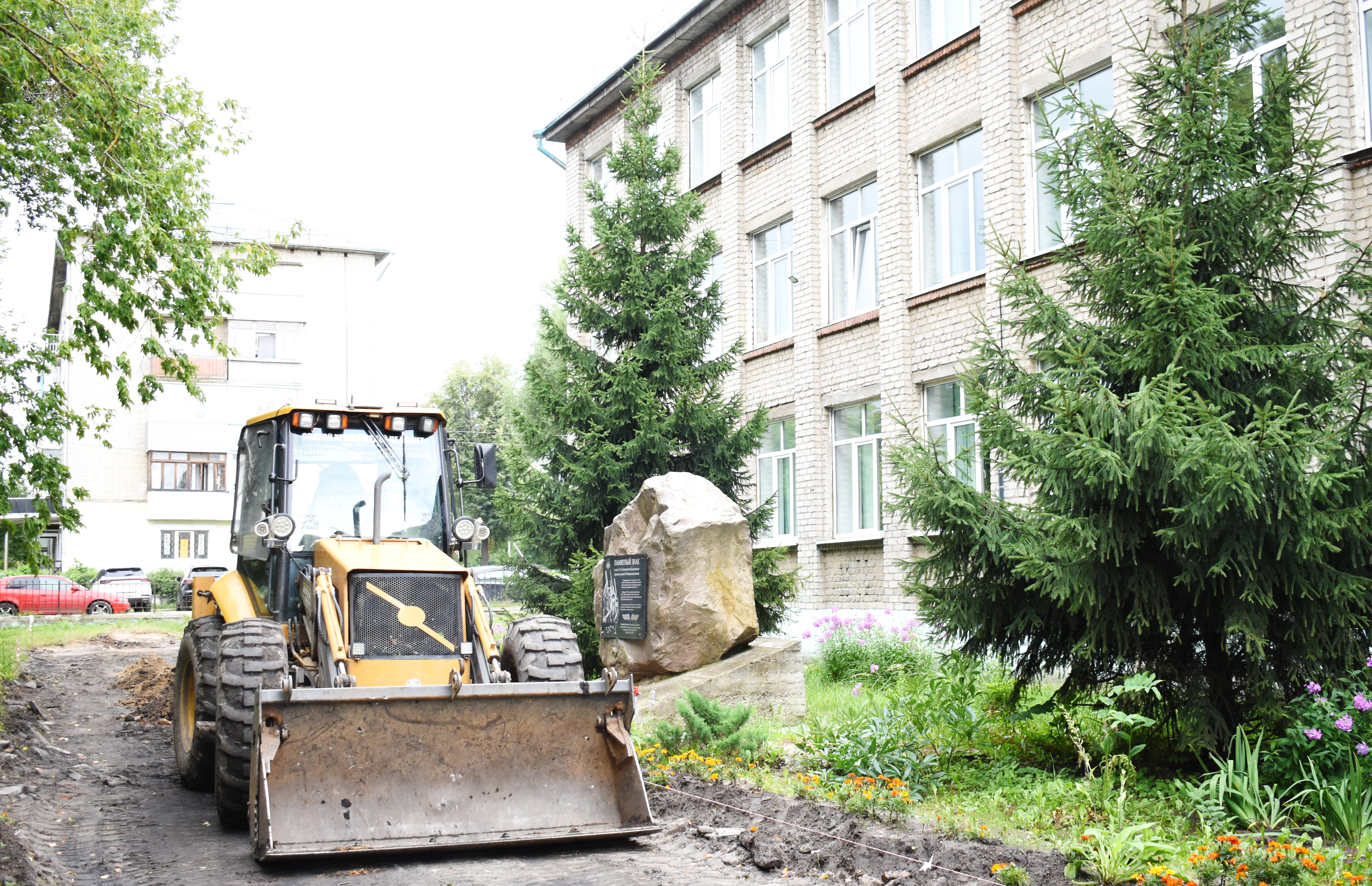 К 1 сентября в школе №19 обновят школьный двор, а также пищеблок и обеденный зал