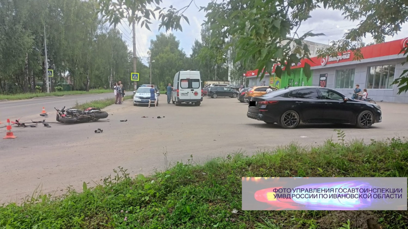 На ул.Маршала Василевского мотоциклист на «Хонде» влетел в «Киа Оптима»