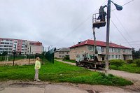 На спортплощадке в Наволоках по проекту «Светлый двор» смонтировали освещение