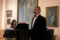 В Картинной галерее спел Сергей Дарьин