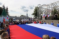 В День Российского флага в Кинешме развернули 10-метровый триколор