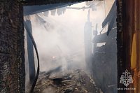 На улице Красина загорелся гараж с автомобилем