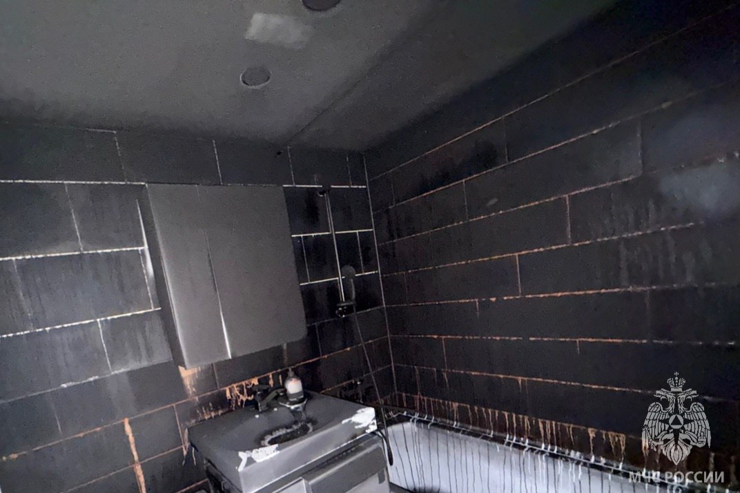 В квартире на улице Урицкого загорелась стиральная машина