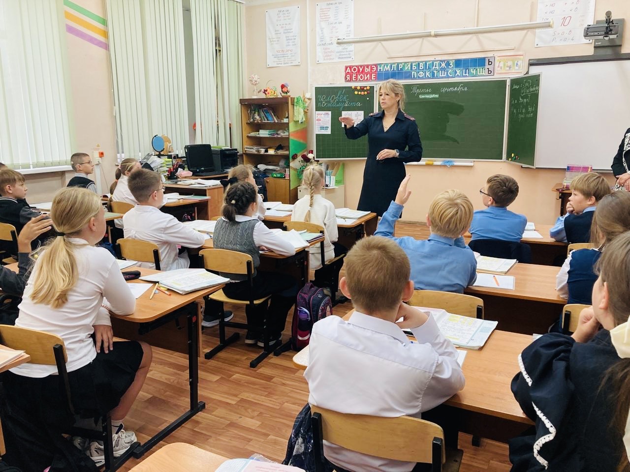 В Кинешме сотрудники Госавтоинспекции проводят профилактические беседы в школах