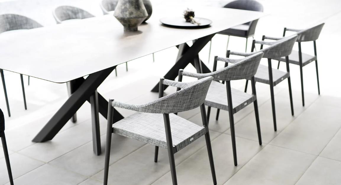 Элитные обеденные столы: 7 материалов, задающих стиль и долговечность