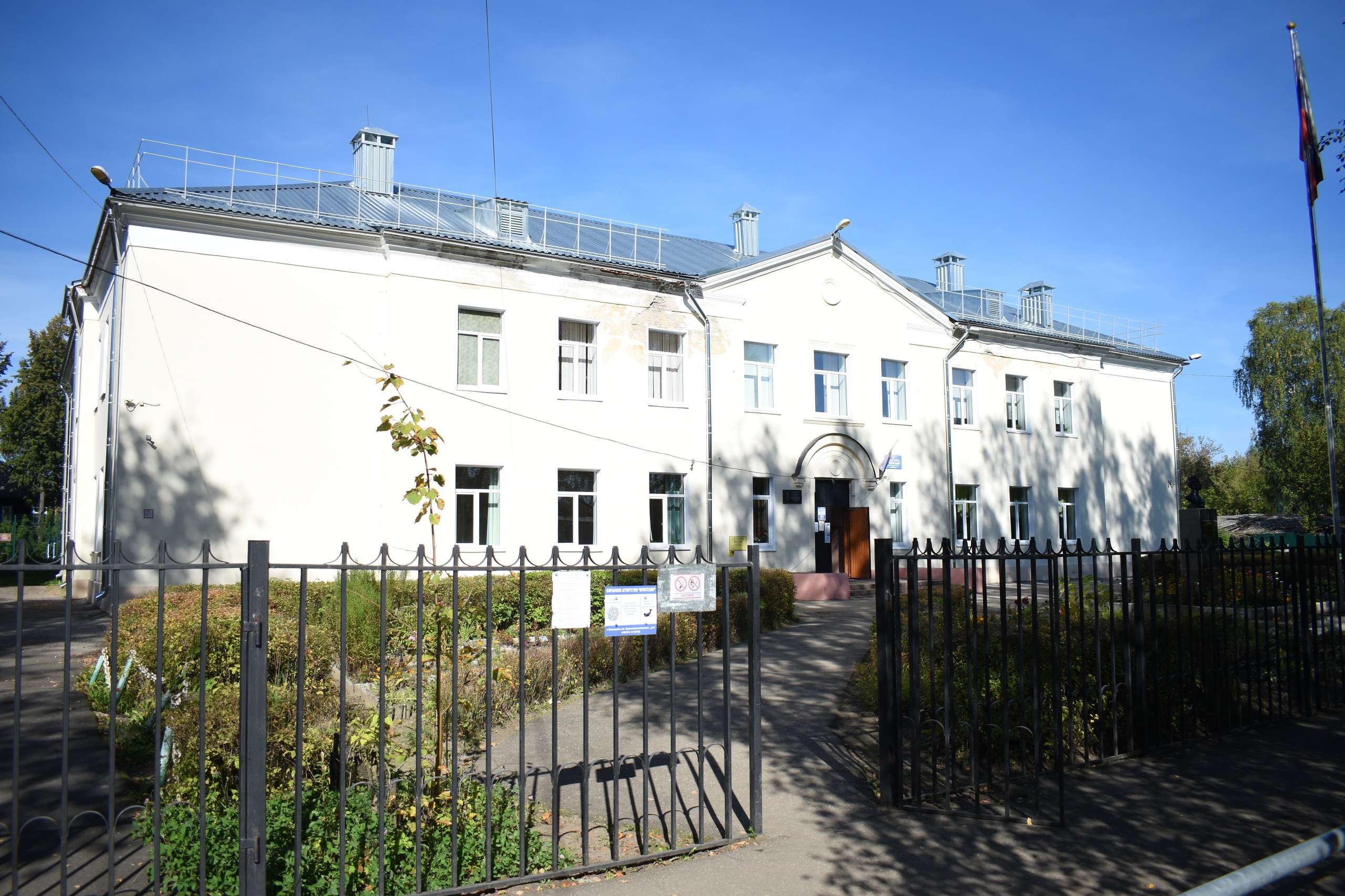 В Кинешме к началу нового учебного года отремонтировали кровлю школы №10