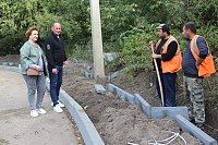 На «Анилплощадке» строят тротуар