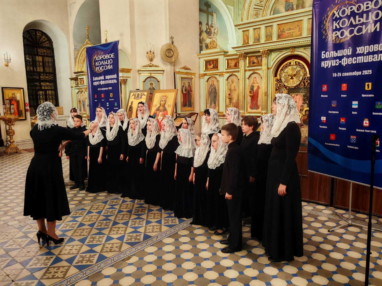 Теплоход «Афанасий Никитин» доставил в Кинешму участников фестиваля «Хоровое кольцо России»