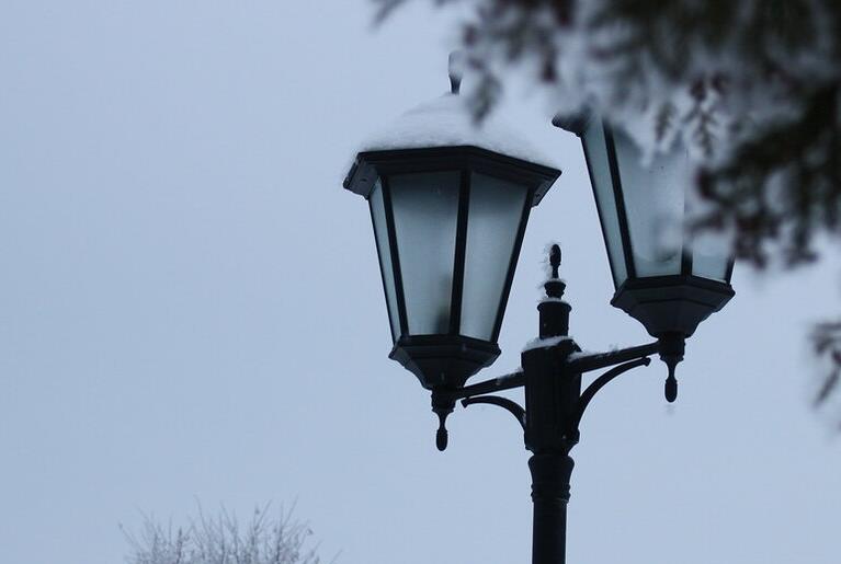 Алюминиевые опоры освещения и сопутствующие товары: современные тренды в благоустройстве