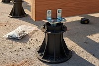 Зачем нужны регулируемые опоры для лаг террасной доски