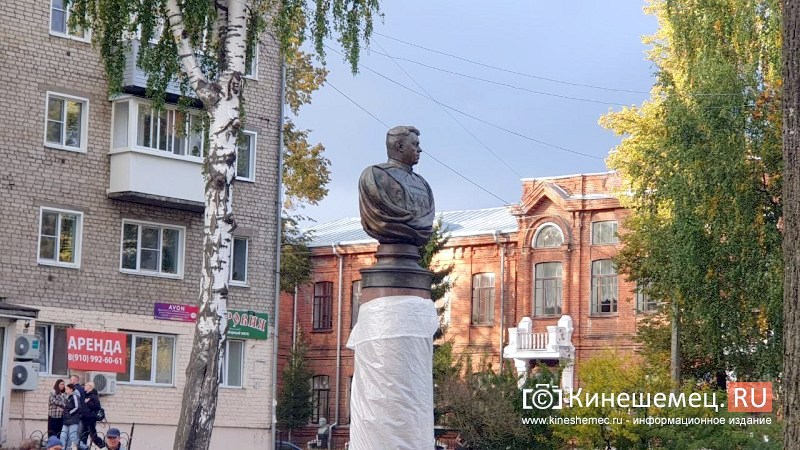 Спустя 30 лет памятнику маршалу А.М.Василевскому в Кинешме вернули бронзовый вид
