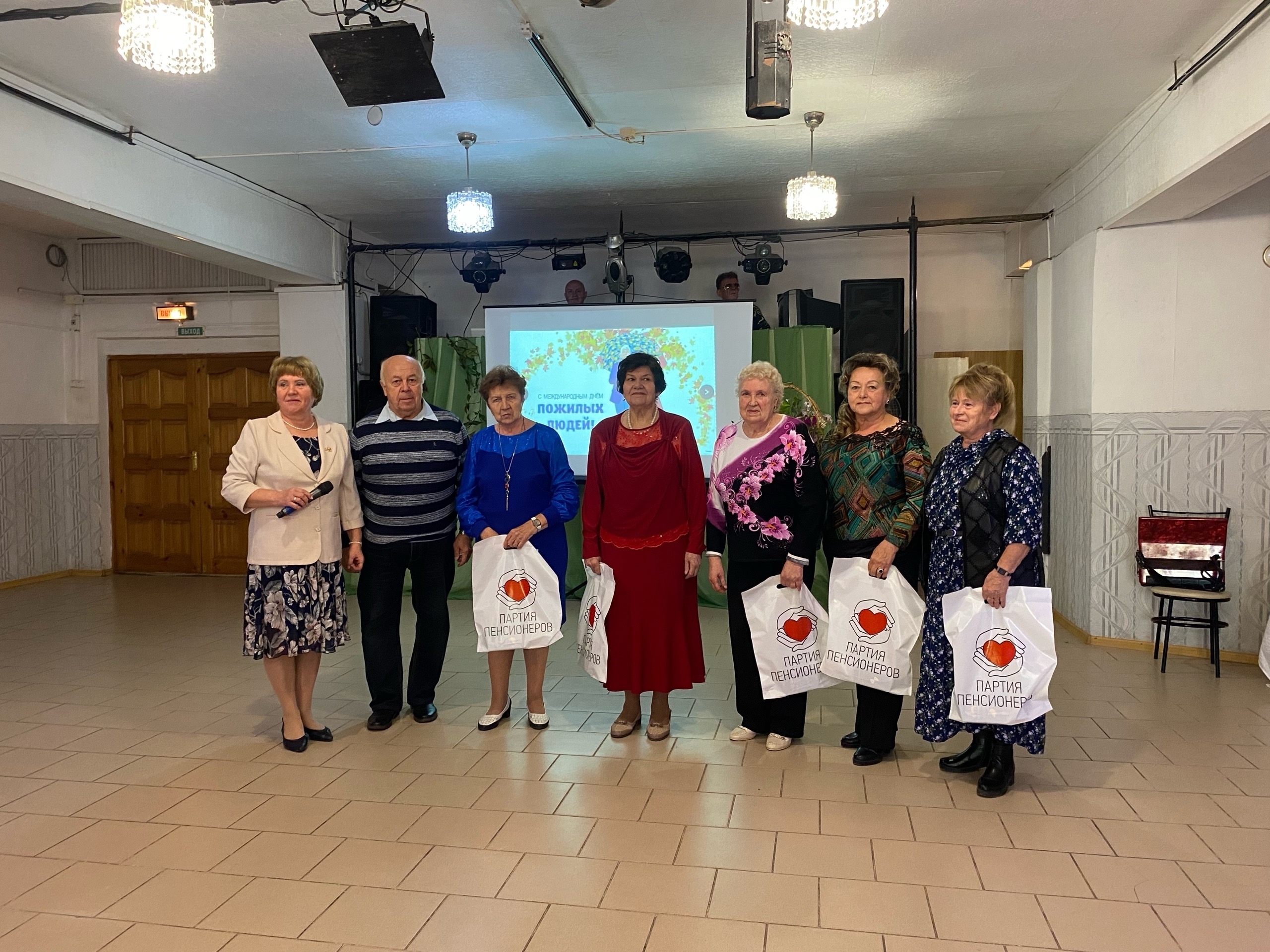 Активистов ветеранского движения Кинешмы поздравили с Днём людей старшего поколения