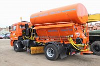 Для УГХ закупили новую комбинированную дорожную машину