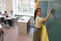 Педагогам школ и колледжей доначислили выплаты за январь-февраль