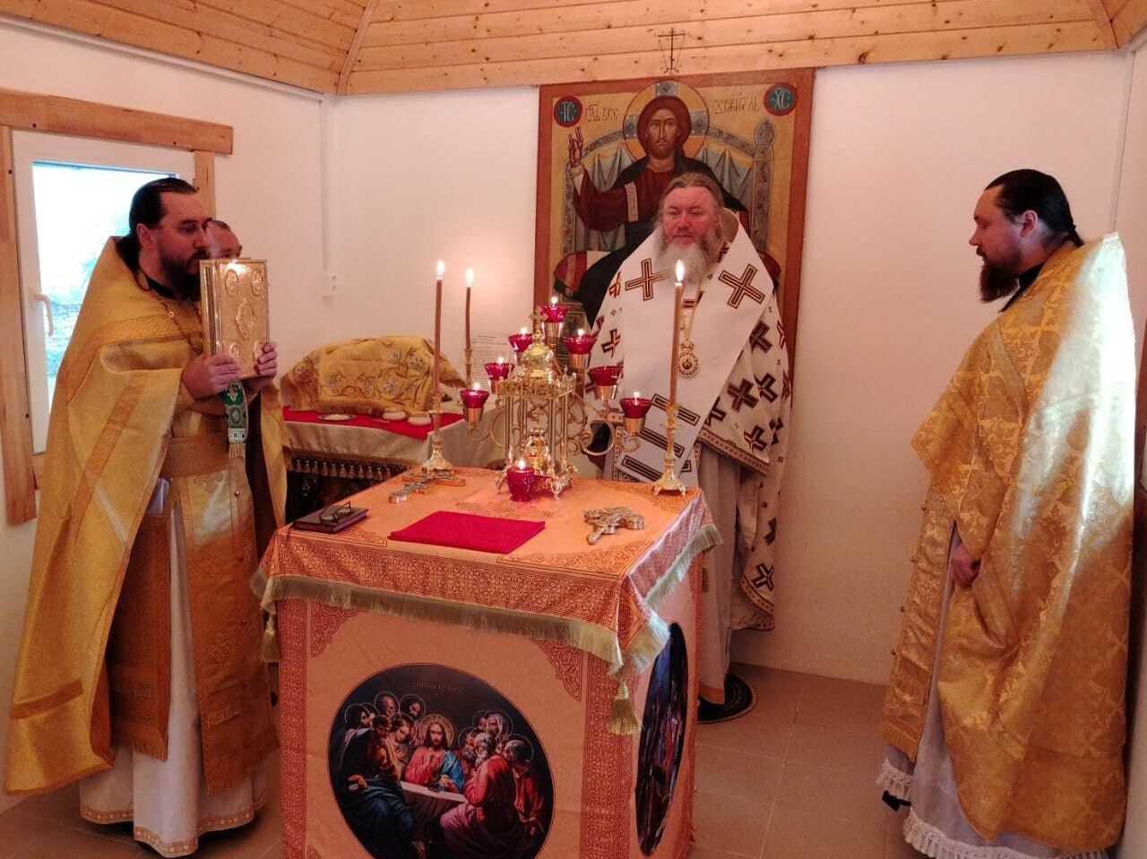 Епископ Иларион возглавил богослужение в престольный праздник храма в п.Октябрьский