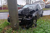 В Кинешме женщина на Mercedes-Benz влетела в бетонную опору ЛЭП