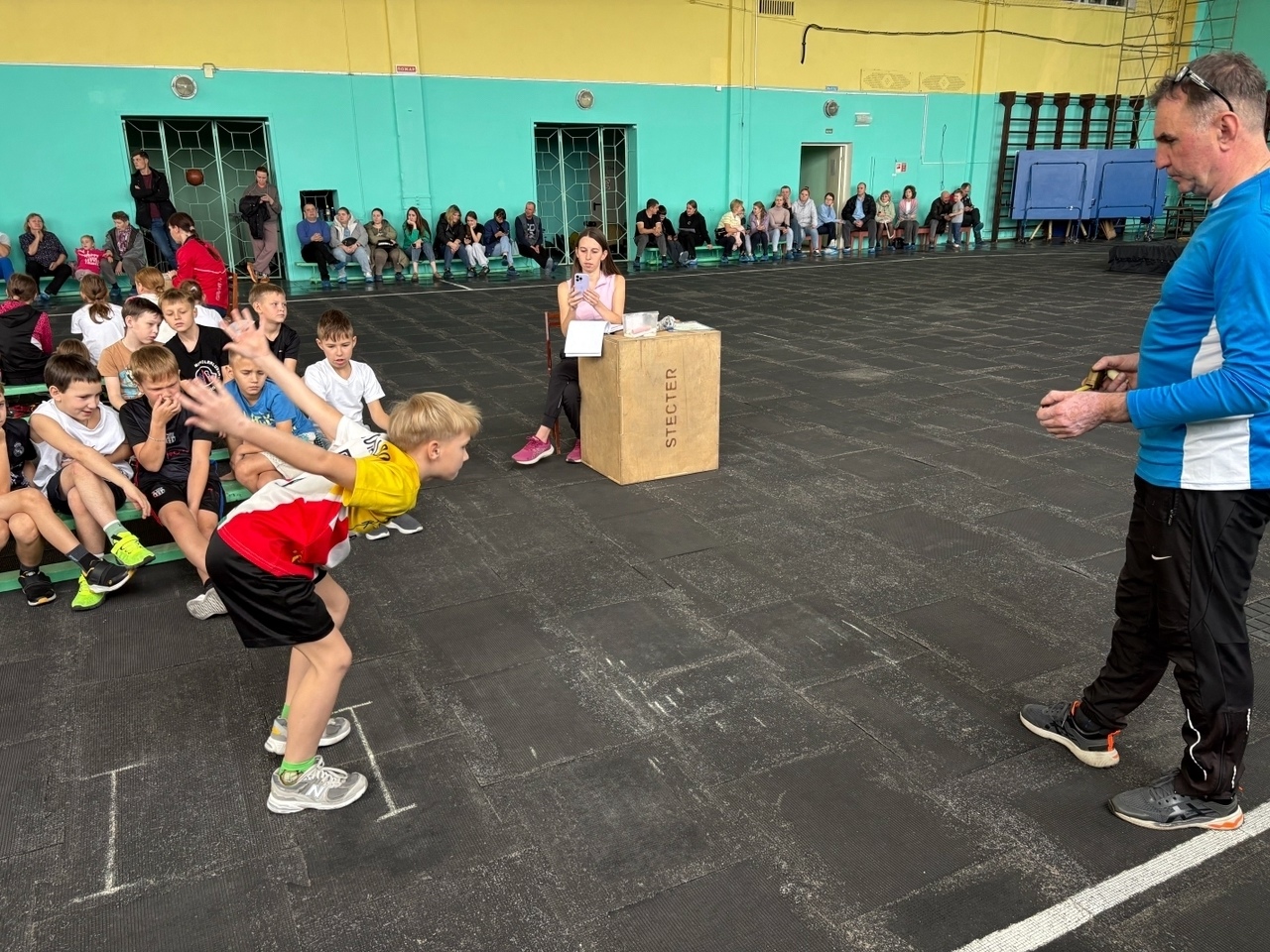 Юные кинешемцы соревновались в легкоатлетическом троеборье