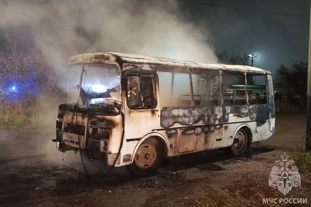 В Кинешме сгорел пассажирский автобус