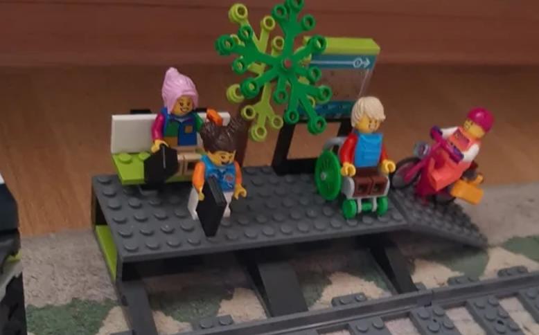 Развивающие игрушки и магазин конструкторов: что выбрать для разного возраста